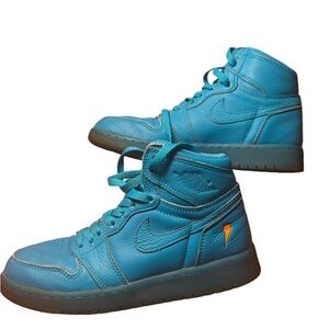 Boys gently used Nike blue Gatorade Air Jordan 1 size 5.5
